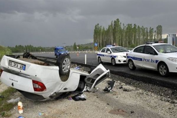 Otomobil takla attı: 4 yaralı