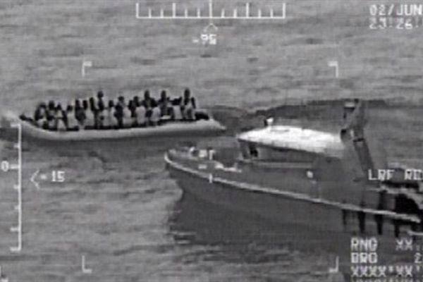 Ölüm yolculuğunda 63 göçmen yakalandı