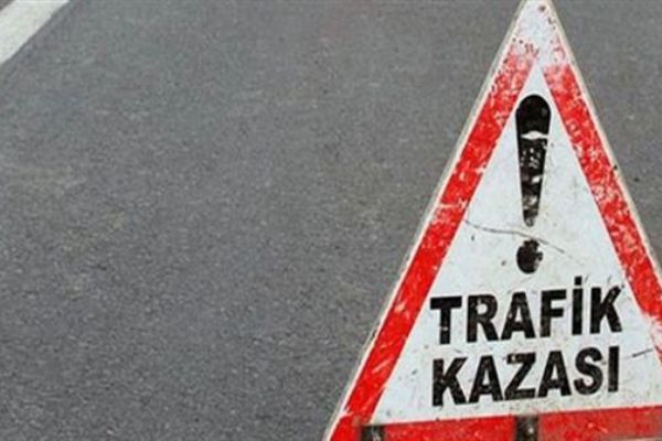 Motosiklet kamyonun altına girdi: 1 ölü