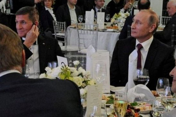 Flynn ve Putin aynı karede!