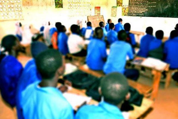 Leone FETÖ okullarını TMV'ye devredecek