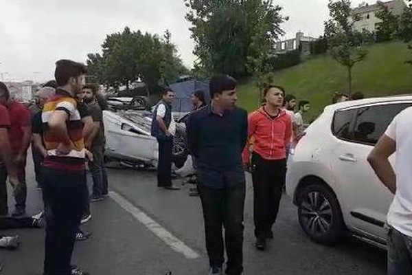 Bağcılar'da 10 araç birbirine girdi