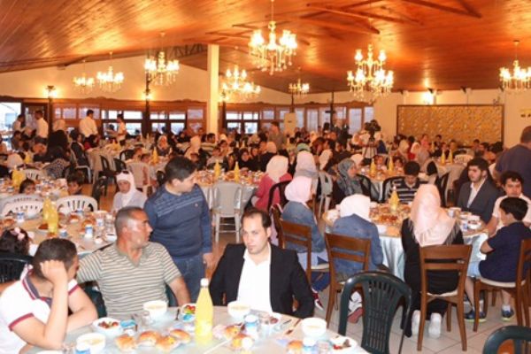 Suriyeli Muhacirler İçin Ümraniye’de İftar Sofrası Kuruldu