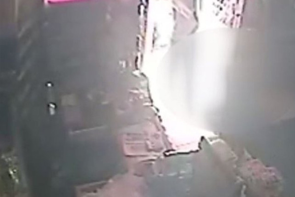 Suç aletini polise satmaya çalıştı