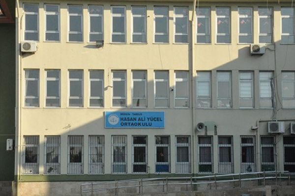 Mersin'de sahte diplomalı 2 kadın öğretmen enselendi