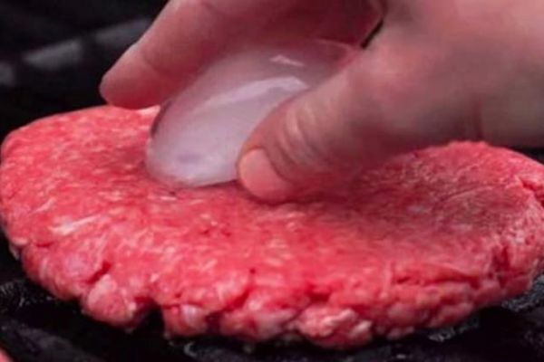 Köfte pişirirken üzerine bunu koyun