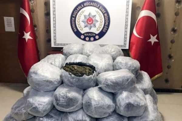 Mardin'de 'Dur' ihtarına uymadı: 20 kilogram uyuşturucu madde çıktı