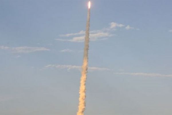 Hindistan'da 200 fil ağırlığında füze uzaya fırlatıldı