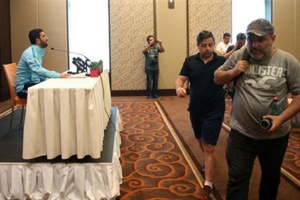 Arda Turan'ın basın toplantısında protesto