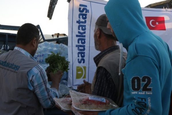 Sadakataşı Derneğinden Suriye'de Çadırkent açılışı