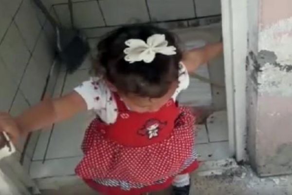 Kahramanmaraş'ta tuvalette mahsur kalan çocuğu itfaiye kurtardı