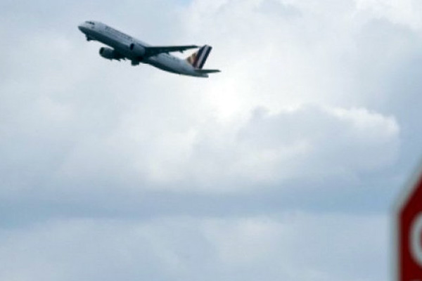 Myanmar'da askeri uçak kayboldu!