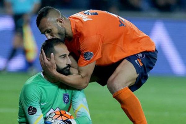 Başakşehir Ayhan'ın sözleşmesini feshetti