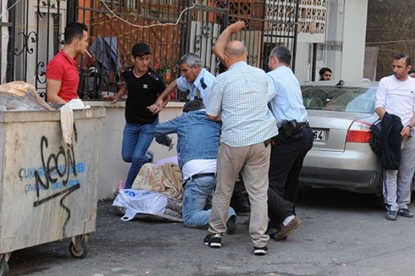 Suriyelilerin yaşadığı kaçak aparta polis baskını