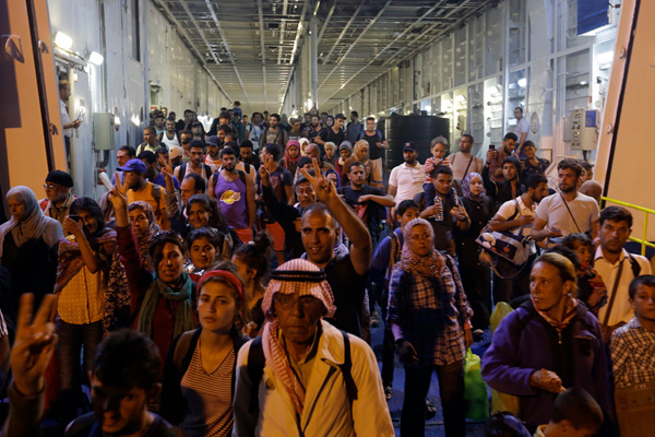 AB'den üye ülkelere: Sığınmacılara kota uygulamazsanız biz size yaptırım uygularız