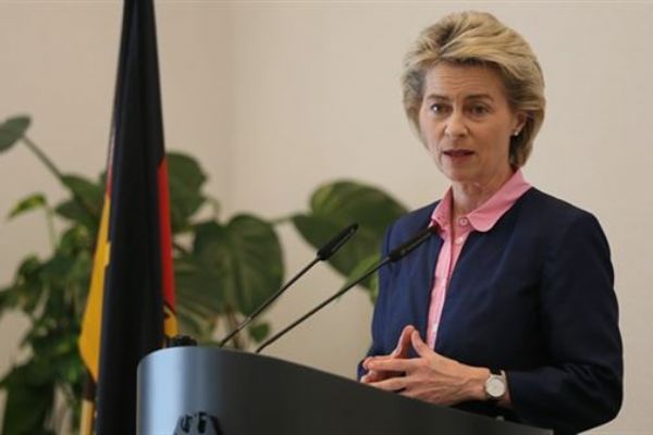 Alman Bakan Leyen'den İncirlik telefonu