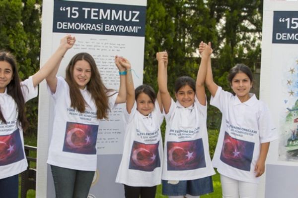 Türk Telekom Okulları öğrencilerinden 15 Temmuz Sergisi