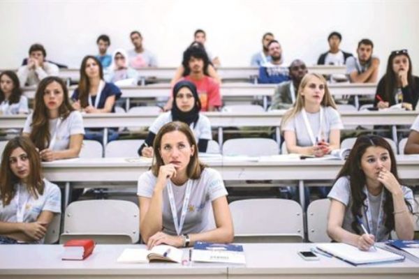 Yunus Emre Enstitüleri'nde Dünya Türkçe öğreniyor