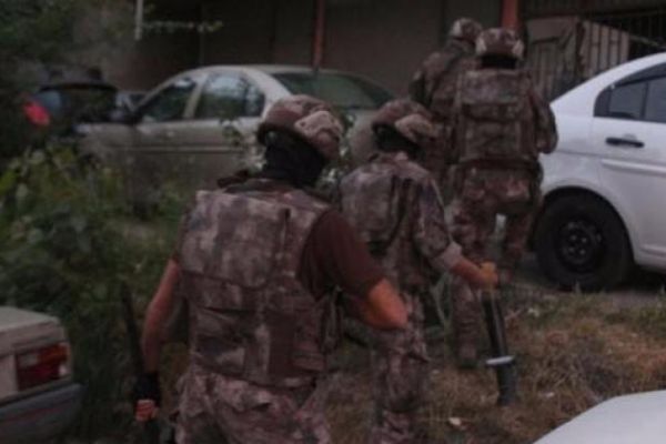 İstanbul'da helikopter destekli operasyon düzenlendi