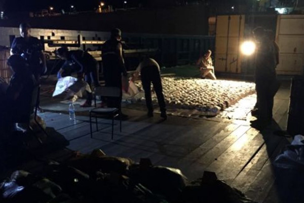 1 tonluk uyuşturucu Akdeniz'de radara takıldı!