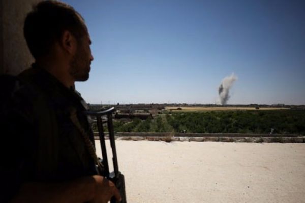 Uçaktan bildiri atıyorlar! 'Vururuz'