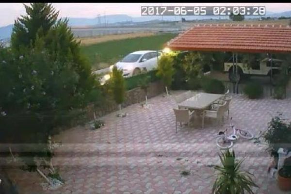 İzmir'de jandarma ve polisten ortak operasyon: Hırsızlık zanlısı kıskıvrak yakalandı