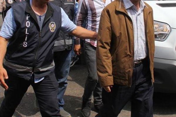 Balıkesir'de FETÖ operasyonu: 11 kişi gözaltında