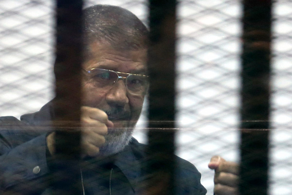 Mursi hapishanede baygınlık geçirdi, müdahale etmediler