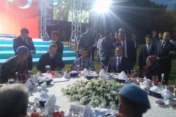 Birlikte iftar yaptılar