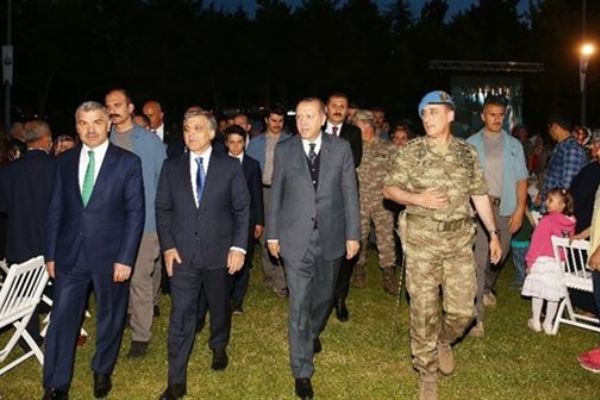 Cumhurbaşkanı Erdoğan Zincidere Komando Tugayı'nda iftarına katıldı