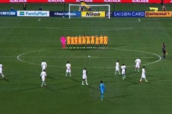 Suudi futbolcular Londra’daki terör saldırısında ölenler için saygı duruşuna katılmadı