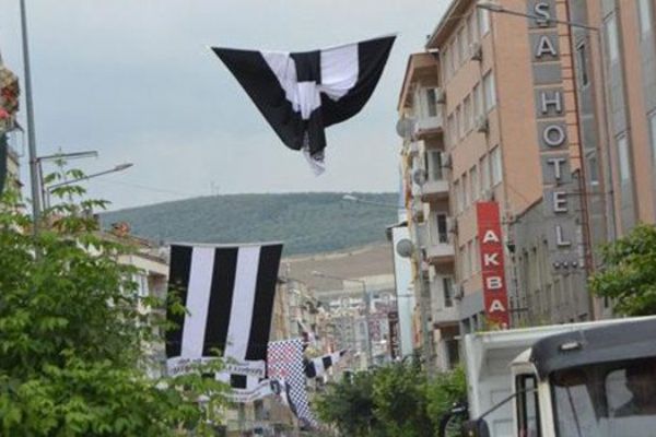 Beşiktaş bayrağı Bursa'yı birbirine kattı