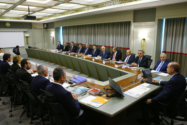 Erdoğan'ın kara kaplı defteri geri döndü