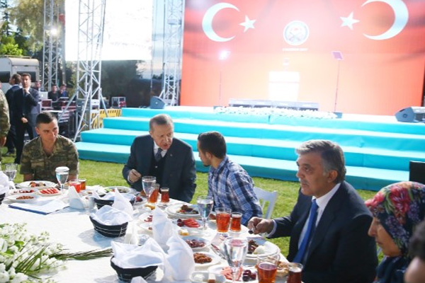 Erdoğan ve Gül sahuru birlikte yaptı!