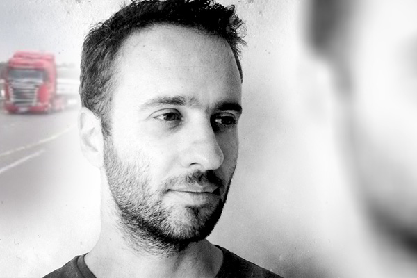 Macron'un istediği Fransız gazeteci sınır dışı ediliyor!