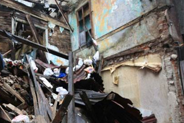 Kumkapı'da 4 katlı bina çöktü