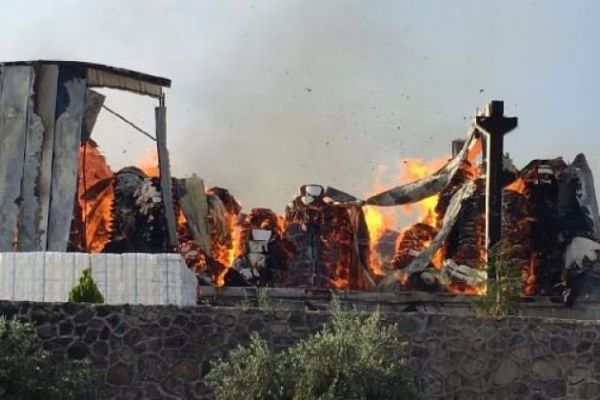 Osmaniye'de kağıt fabrikasındaki yangına södürme uçağı istendi