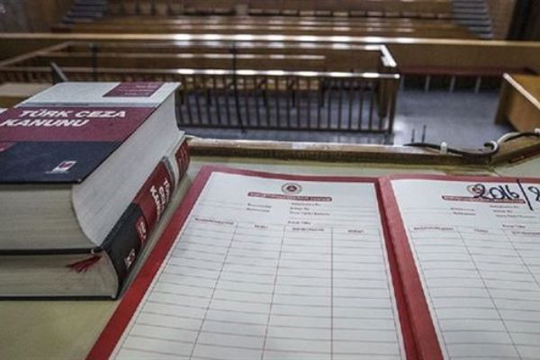 Darbeyi ihbar eden binbaşıyı 'ihanetle' suçladı