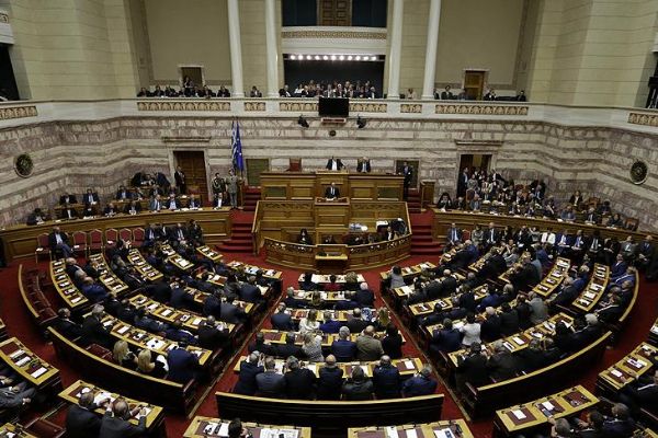 Yunanistan'da ek 'kemer sıkma' önlemleri