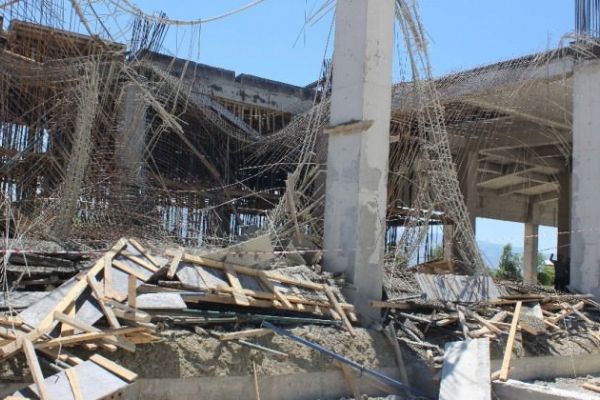 Havalimanı terminal inşaatında göçük!