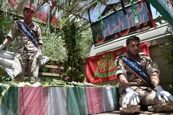 Tahran'da cenaze töreni! Hedefte 2 ülke var