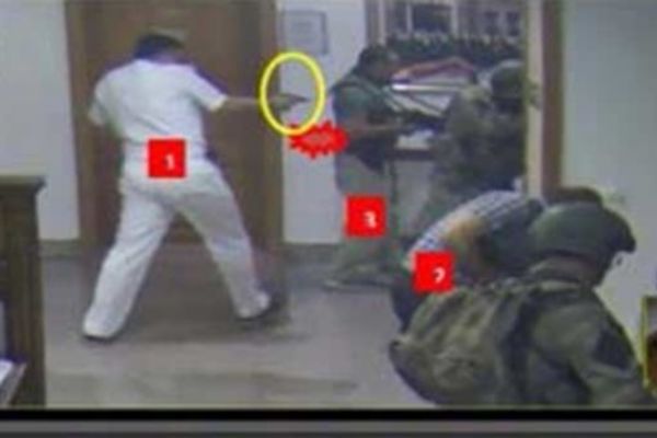 Darbeci general fotoğrafları görünce elindeki tabancayı kabul etti