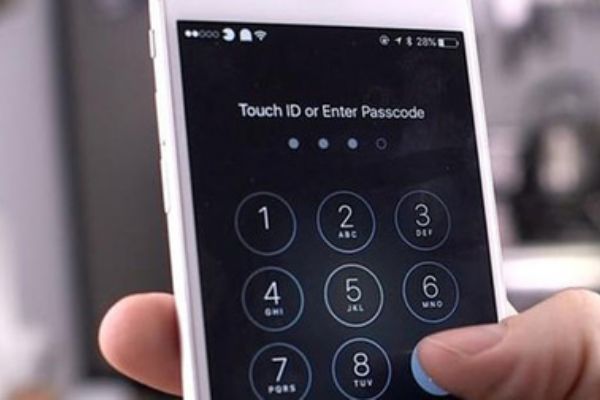 Darbecilerin telefonuna yanlış pin girince bakın ne oluyor!