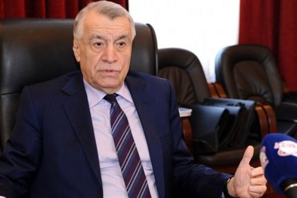 Azeri bakan İstanbul'da hayatını kaybetti