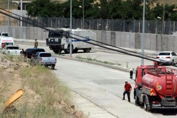 Batman'da karakola saldırı! Şoför elleri bağlı bulundu