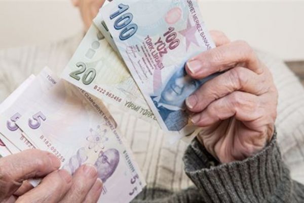 Emekliye ve memura 4 zam birden