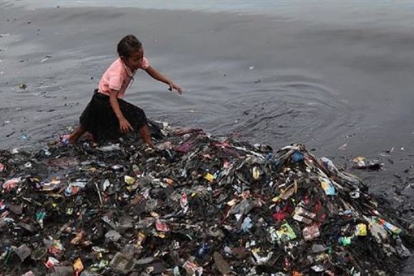 Plastik çöpler okyanusları tehdit ediyor