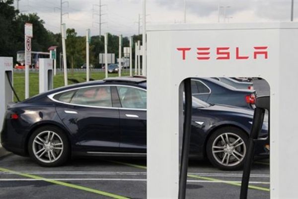 Tesla hepsine yeni sistem getiriyor