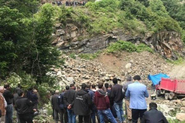 Ordu'da kamyon şarampole yuvarlandı: 1 kişi öldü