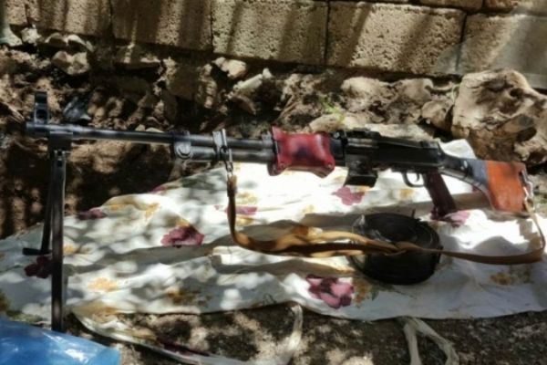 Hakkari'de toprağa gömülü makineli tüfek bulundu